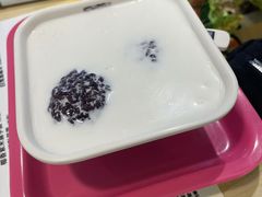 白雪黑糯米（椰汁）-满记甜品(优客百盛店)