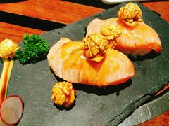 焦糖三文鱼握寿司-赤坂亭 M9和牛烧肉(水街店)