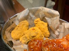 芝士味和辣味双拼炸鸡-春熙台韩国料理·章鱼肥牛(西丽店)