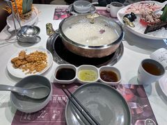 -洪氏嗨捞·广东猪肚鸡·椰子鸡火锅(西咸万象城店)