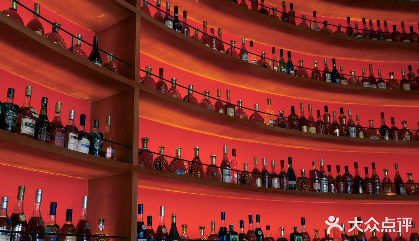 城中心·C位·光圈吊顶星级Bar