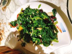 菠菜核桃仁-华盛园卷子王农家菜水库鱼