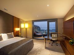 -上海滴水湖皇冠假日酒店