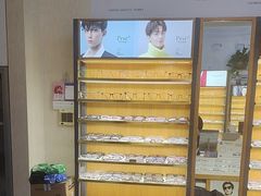 -优医视平价眼镜蔡司依视路折扣工厂店(十里堡店)