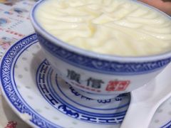 招牌双皮奶任意配-广信牛奶甜品世家(台东店)