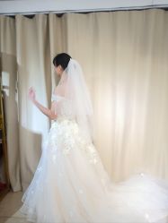 -月月婚纱礼服仓储店(王府井店)