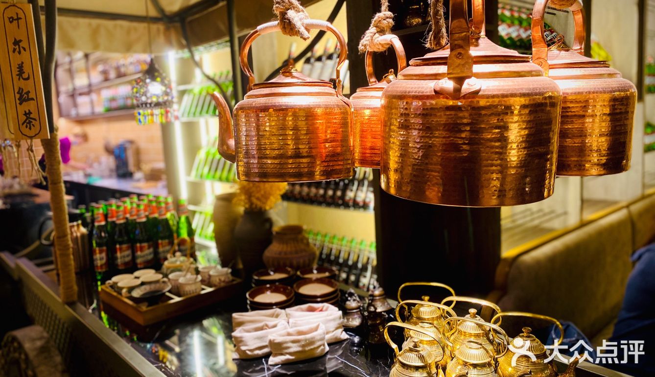 他们家的灯饰就其实就很有那种异域风情了～整个环境就在