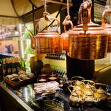 他们家的灯饰就其实就很有那种异域风情了～整个环境就在