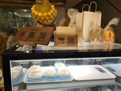面包甜点陈列柜-沁屋面包店(人民东路店)