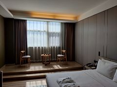 -西安大雁塔科技大学地铁站亚朵酒店