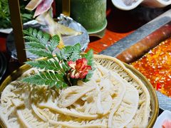 -二荆条·蜀鲜汇城市森林火锅