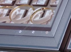 -六桂福珠宝(二百大楼店)