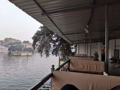 -Lake Shore Hotel & Restaurant