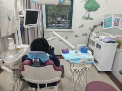 -茂菊口腔连锁(浦东南路店)