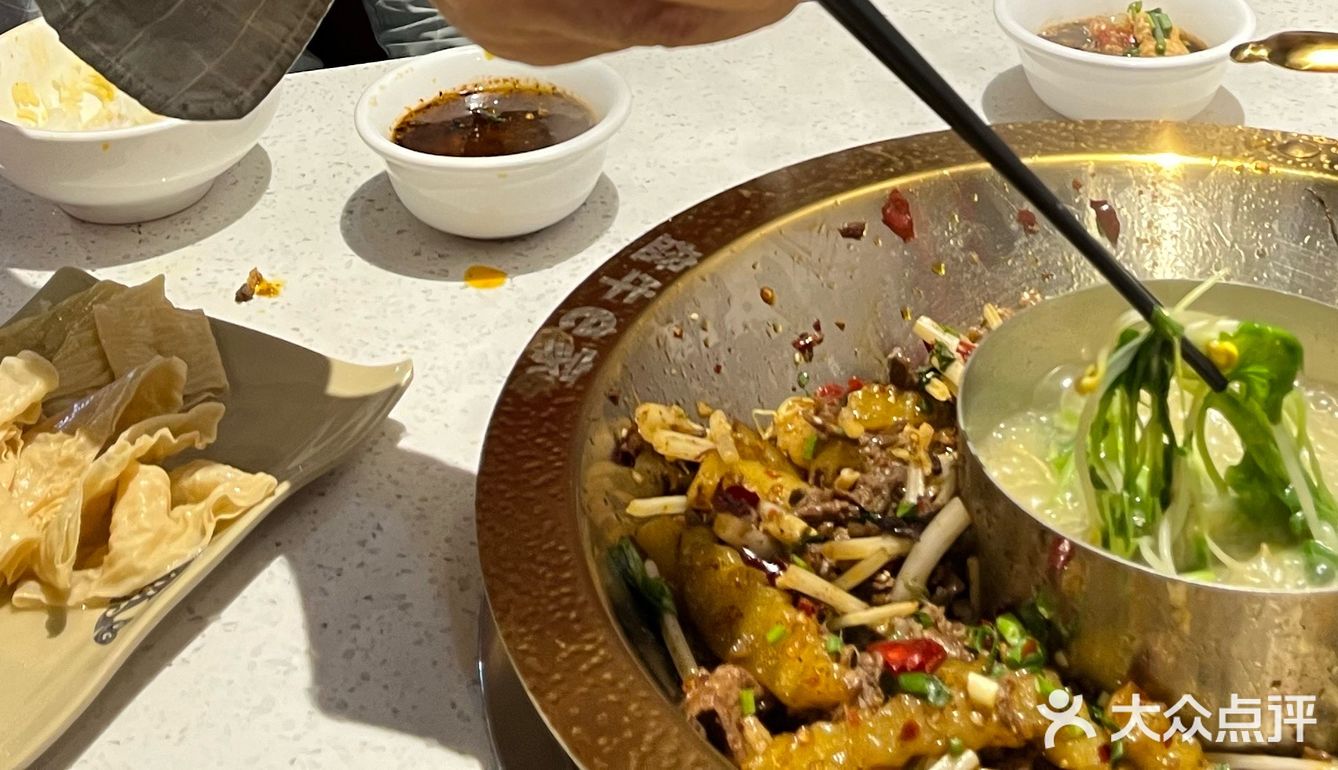 量大便宜好吃的鸳鸯牛锅你们去吃过呢嘛？