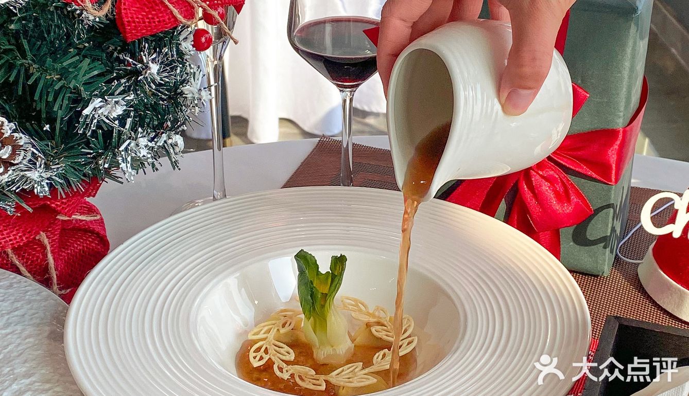 长沙首家Dior主题餐厅🍴超适合圣诞约会～