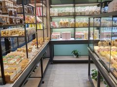面包甜点陈列柜-爱达乐面包生日蛋糕(红光西华店)
