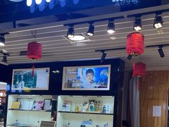 -MiRi眼镜连锁·蔡司·尼康控优点合作店(莘庄店)