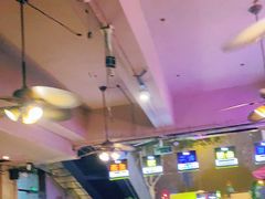 大堂-何师烧烤·香辣蟹·川菜·30年老品牌(太古里旗舰店)