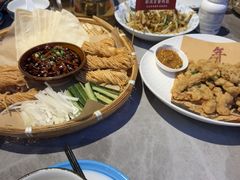 -魏铭鱼头捞饭(晋阳路店)