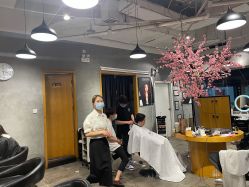 -时尚殿堂明星门店