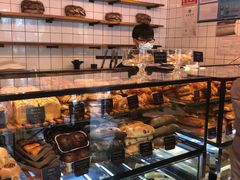 面包甜点陈列柜-81BAKERY(大学路店)
