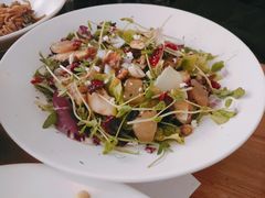 焦糖核桃梨子与多种芝士鸡肉沙拉-娜娜家•Nana’Garden (福州道店)