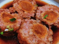 鸭蛋黄狮子头-梅飞酒家(名辉豪庭店)