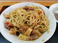 -松树干拌面店