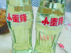 小蜜蜂饮料-老邮差酸辣粉麻辣烫(步行街店)