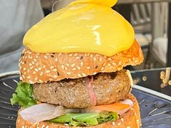 瀑布芝士牛肉汉堡-Let'sBURGERplus·非常创意汉堡(三里屯店)