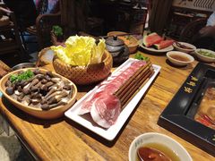 -老牌坊云南鱼豆花火锅(爱建店)