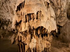 -波斯托伊纳溶洞