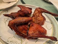 脆皮红烧乳鸽-翠园(北京王府中环店)