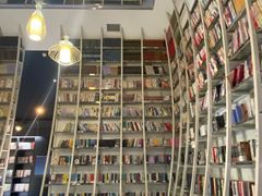 -钟书阁(松江泰晤士小镇店)