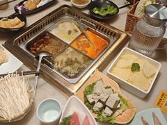 -巴渝瓦肆重庆鲜火锅(宝龙环湖店)