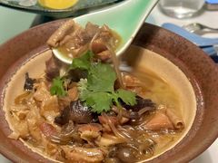 小鸡炖榛蘑-止观小馆·辽河口渔家菜(王府井店)