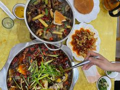 -乡土特色.冷锅鱼.牦牛肉汤锅