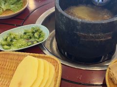 -鲁朗纳麦石锅鸡庄园