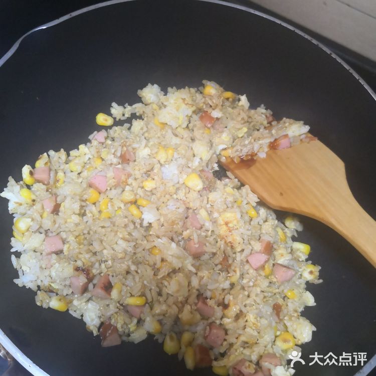 厨房大作战日常菜谱之火腿肠玉米粒炒饭