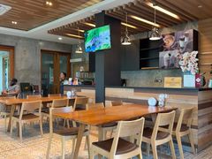 -Chom Cafe and Restaurant