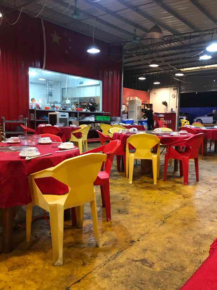 川湘粤美食城-"在文庆桥脚红绿灯右转即到,原来是店名叫正.