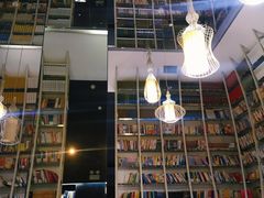 -钟书阁(松江泰晤士小镇店)