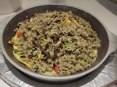 铁板榄菜牛仔肉蛋托饭-杯子红牛排(创意产业园店)
