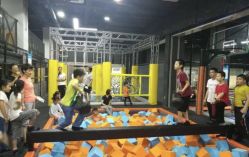 -蹦贝运动中心·蹦床·攀岩·闯关(龙岗店)