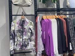 -lululemon(比斯特购物村店)
