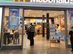 -麦当劳(上海虹桥站30B检票口楼上)