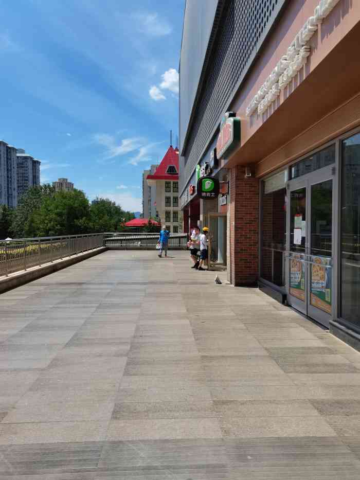 德克士(盛景国际店)-"菜品的口味挺好的,环境和服务方面也是好的.