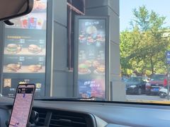 -麦当劳(莘松路芭比伦DT店)