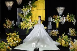 -莫小姐婚纱